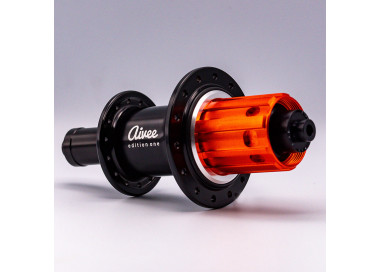 Made in France hubs machined from solid 7075 anodized aluminium