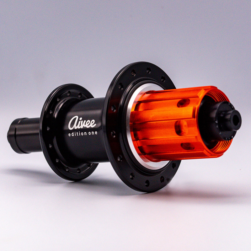 Made in France hubs machined from solid 7075 anodized aluminium