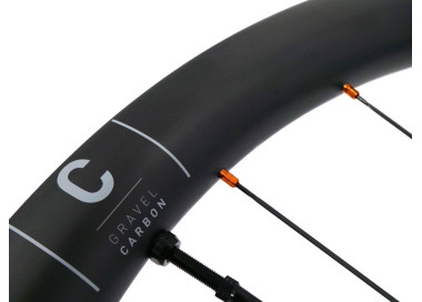 Orange customization of AIVEE.GRAVEL CARBON MAX® wheels